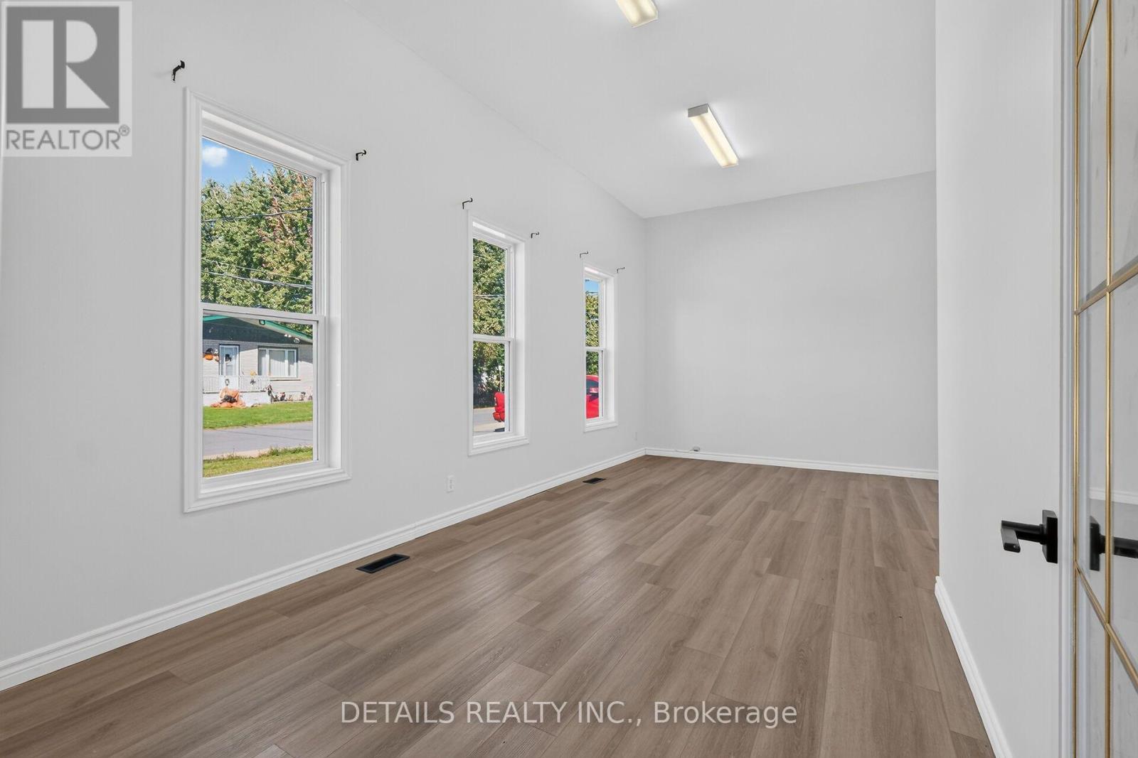 9 Rue De L'ecole Street Property Photo 5