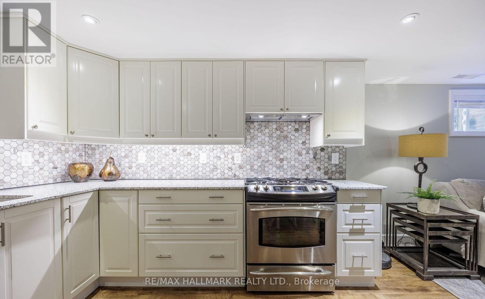 121 West 23rd Street Property Photo 18
