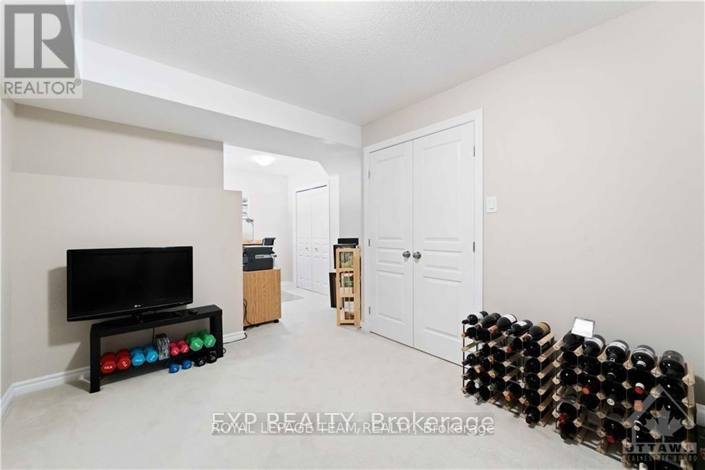 236 Pembina Private Property Photo 15