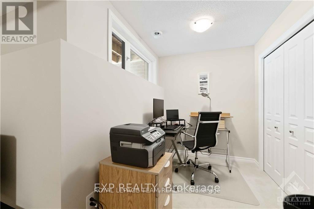 236 Pembina Private Property Photo 16