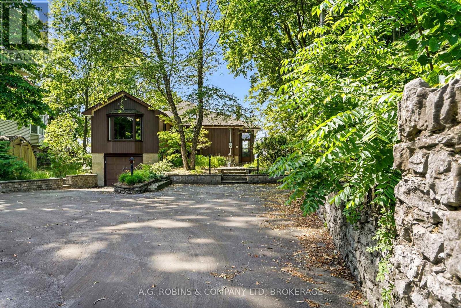 10599 LAKESHORE ROAD Property Photo 1