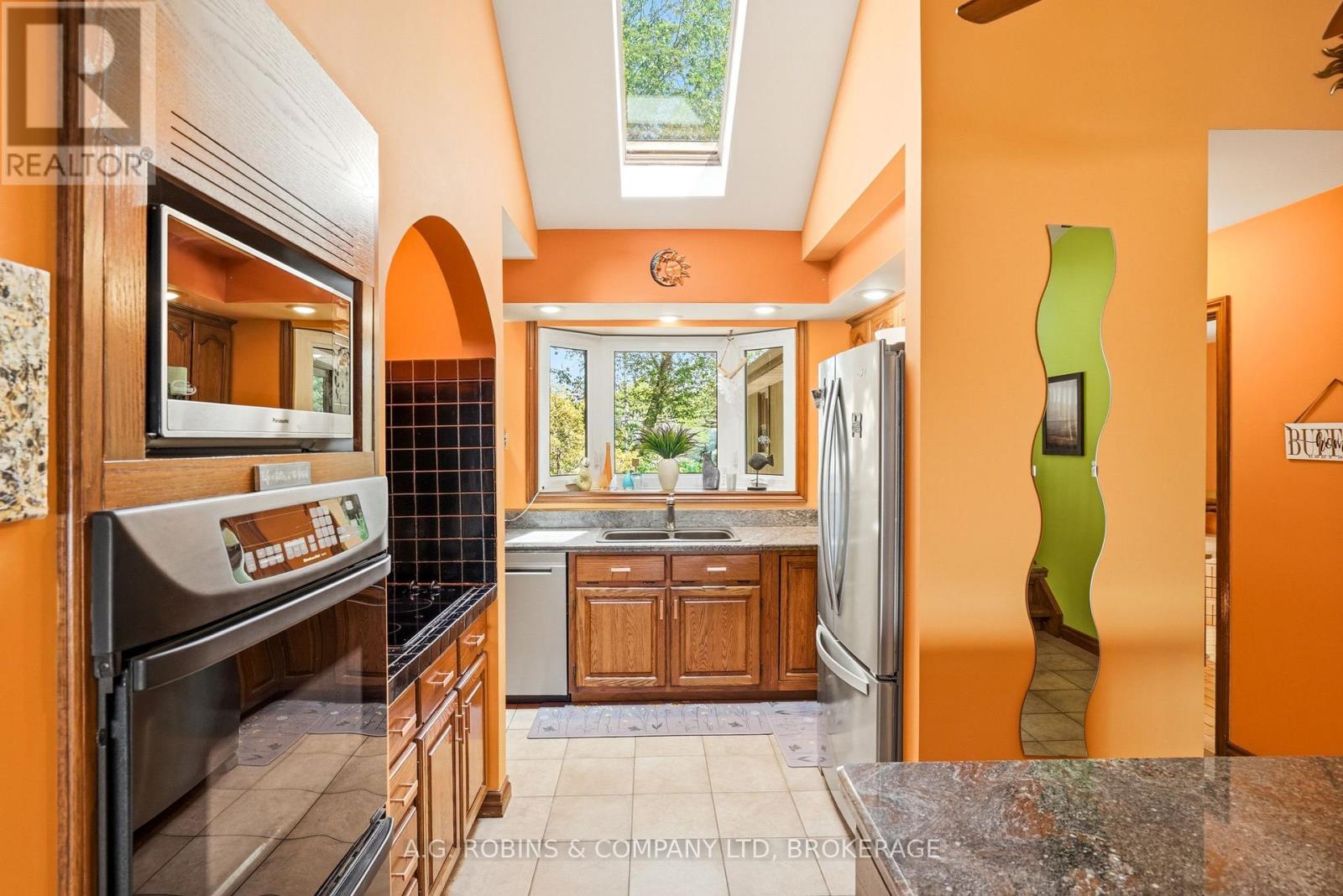 10599 Lakeshore Road Property Photo 19
