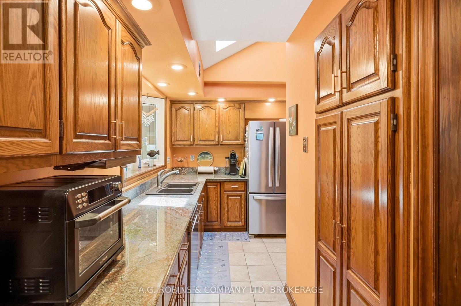 10599 Lakeshore Road Property Photo 22