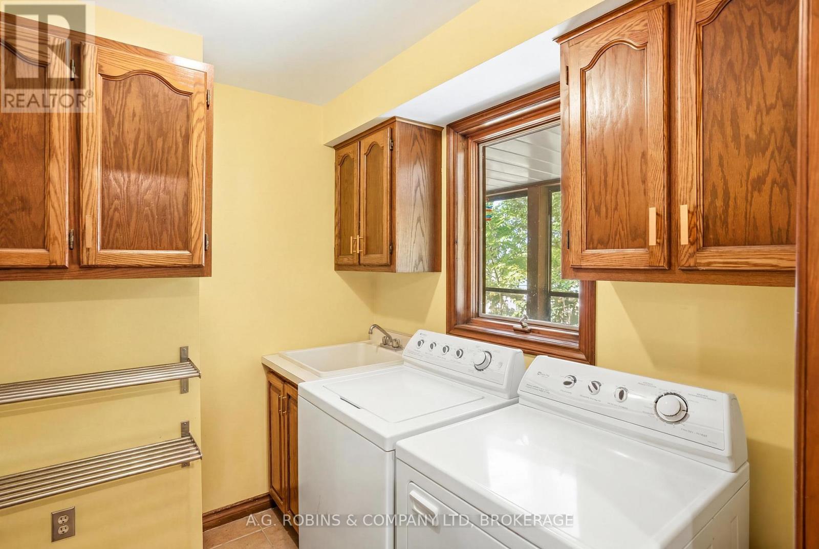 10599 Lakeshore Road Property Photo 23