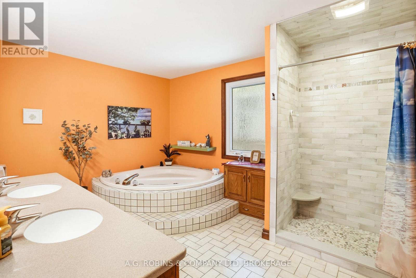 10599 Lakeshore Road Property Photo 32