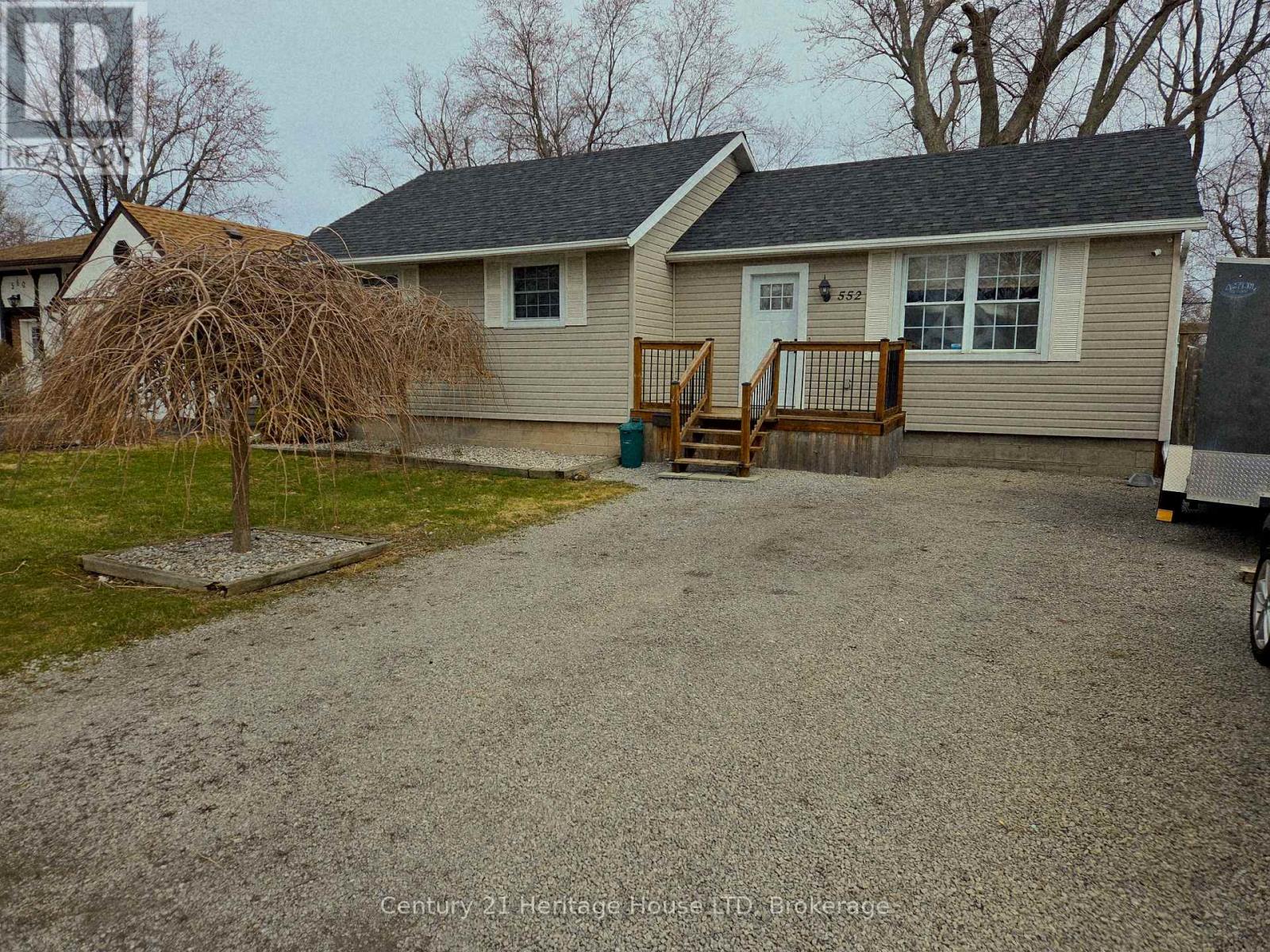 552 Lakeview Road Property Photo 1