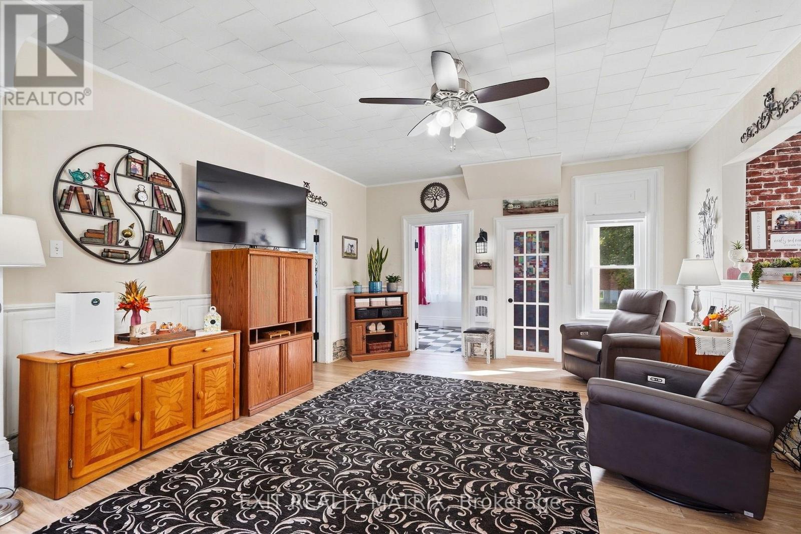 20 Spring Street Property Photo 6