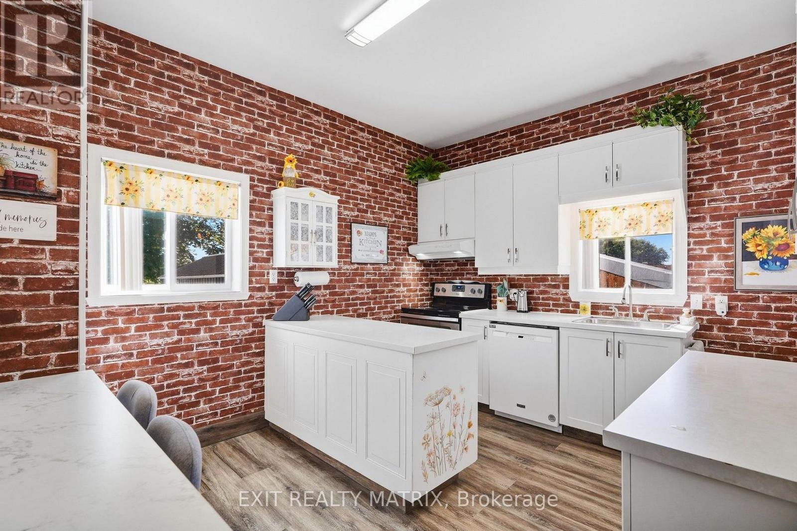 20 Spring Street Property Photo 8