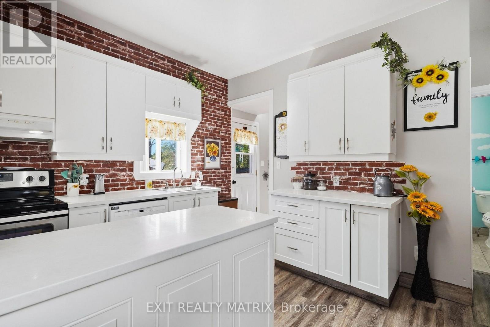 20 Spring Street Property Photo 10