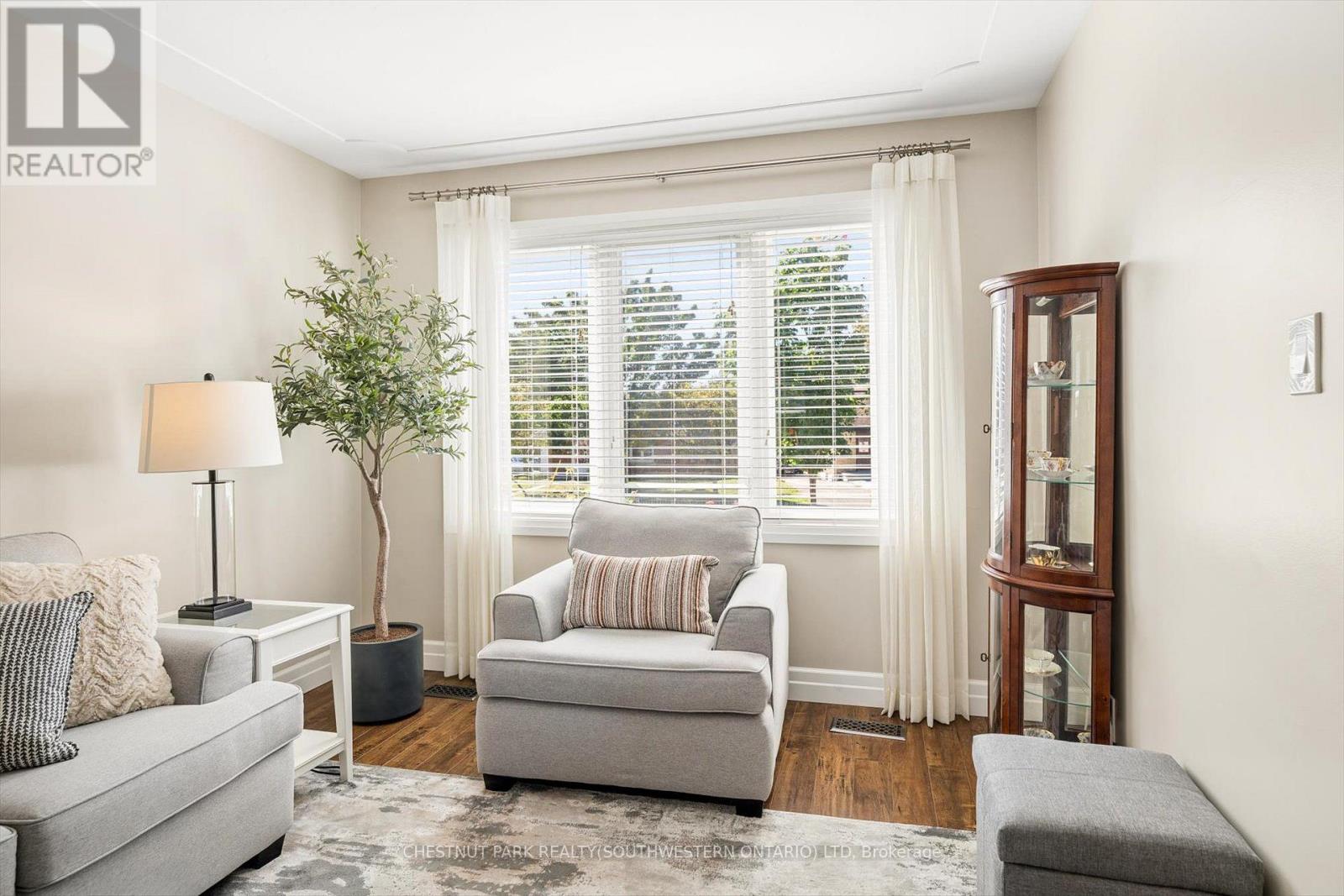 56 Suffolk Avenue Property Photo 6