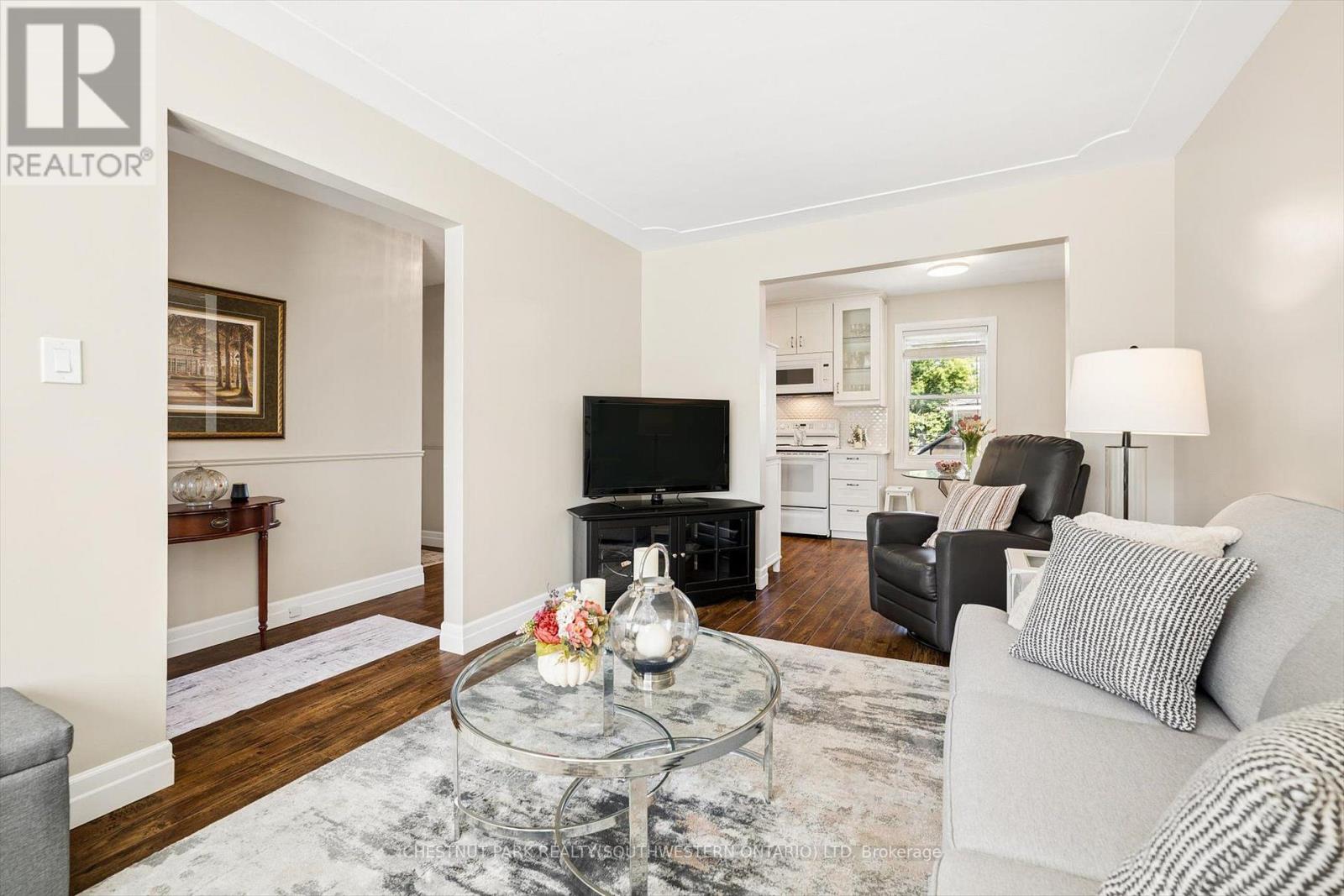 56 Suffolk Avenue Property Photo 8