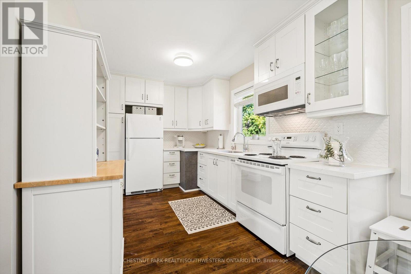 56 Suffolk Avenue Property Photo 9