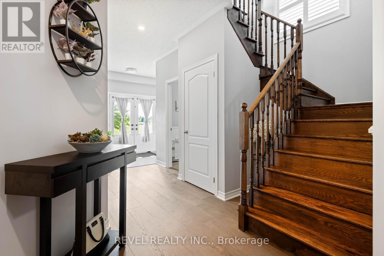 409 Tansley Street Property Photo 3