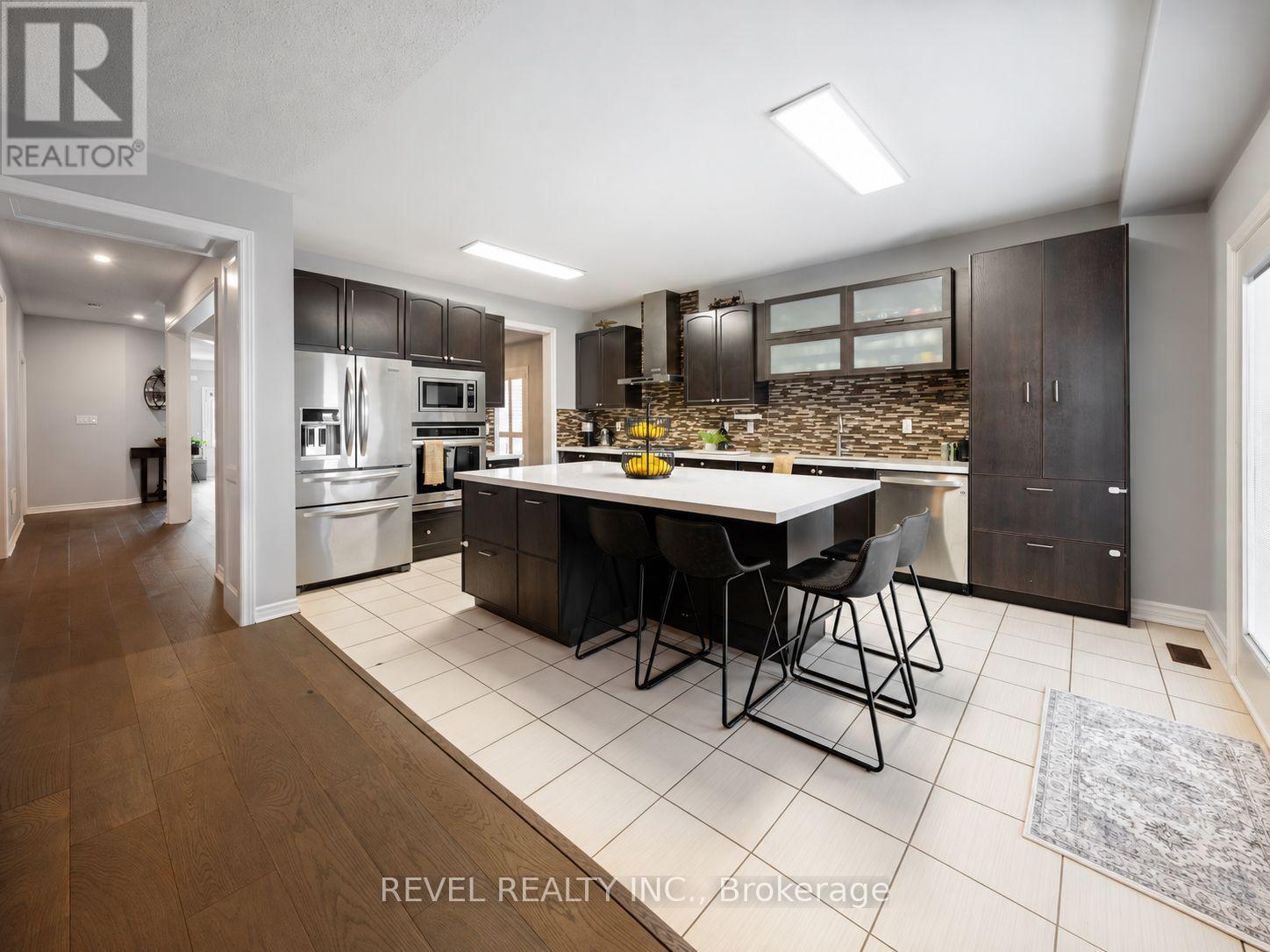 409 Tansley Street Property Photo 5