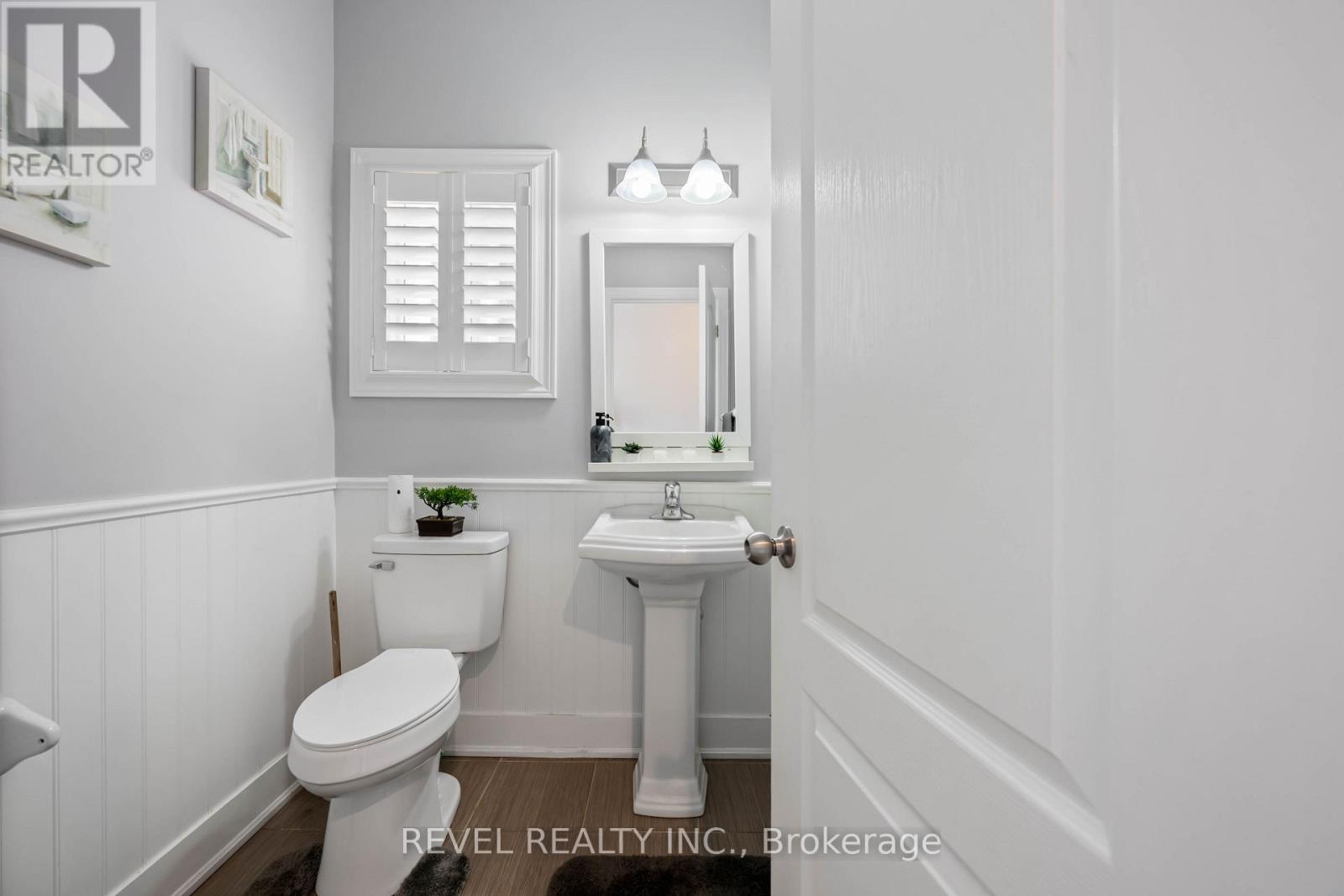 409 Tansley Street Property Photo 11