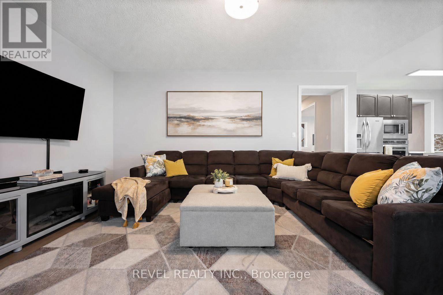 409 Tansley Street Property Photo 18
