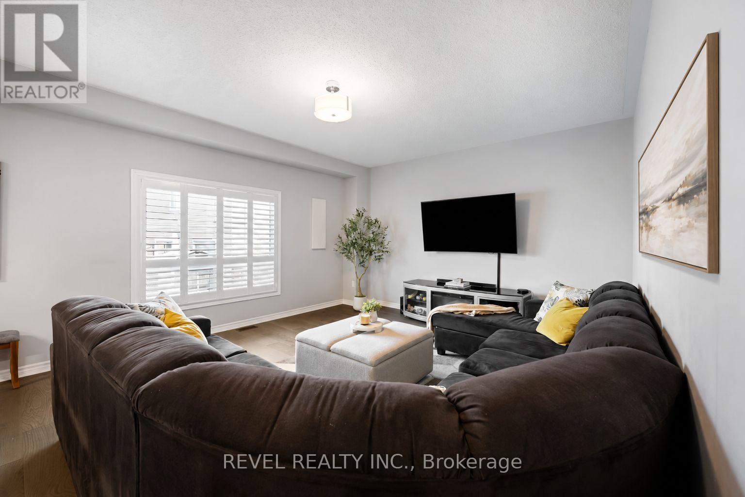 409 Tansley Street Property Photo 19
