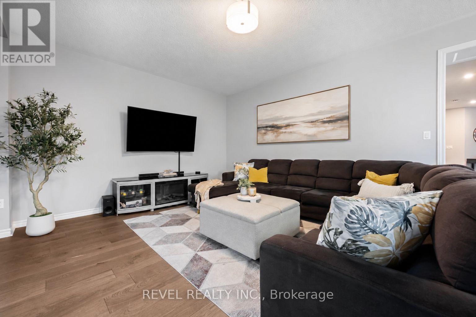 409 Tansley Street Property Photo 21