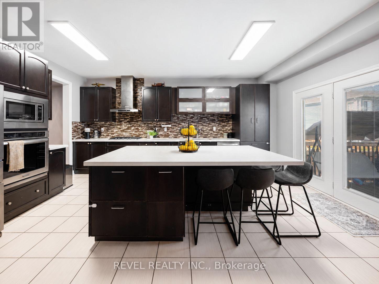 409 Tansley Street Property Photo 22