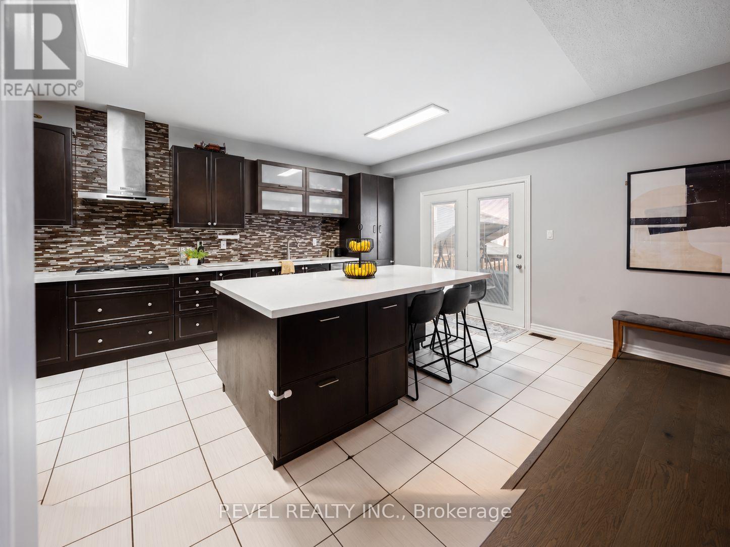 409 Tansley Street Property Photo 23