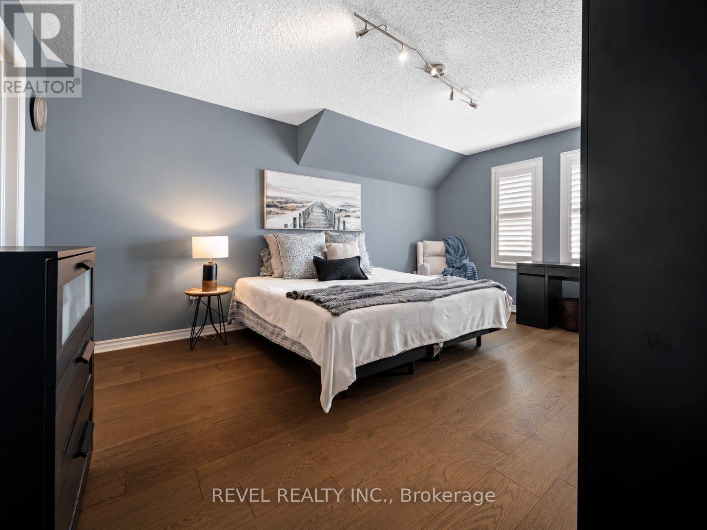 409 Tansley Street Property Photo 26