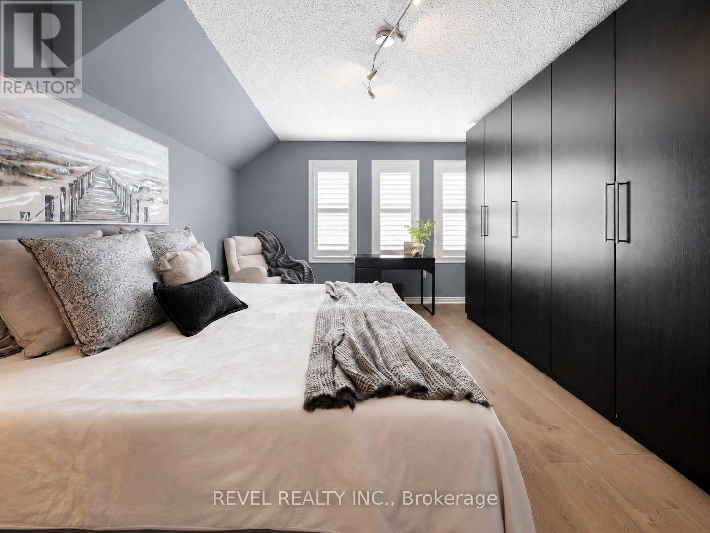 409 Tansley Street Property Photo 27