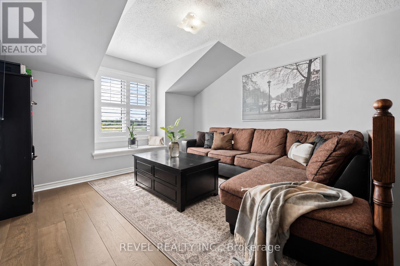 409 Tansley Street Property Photo 28