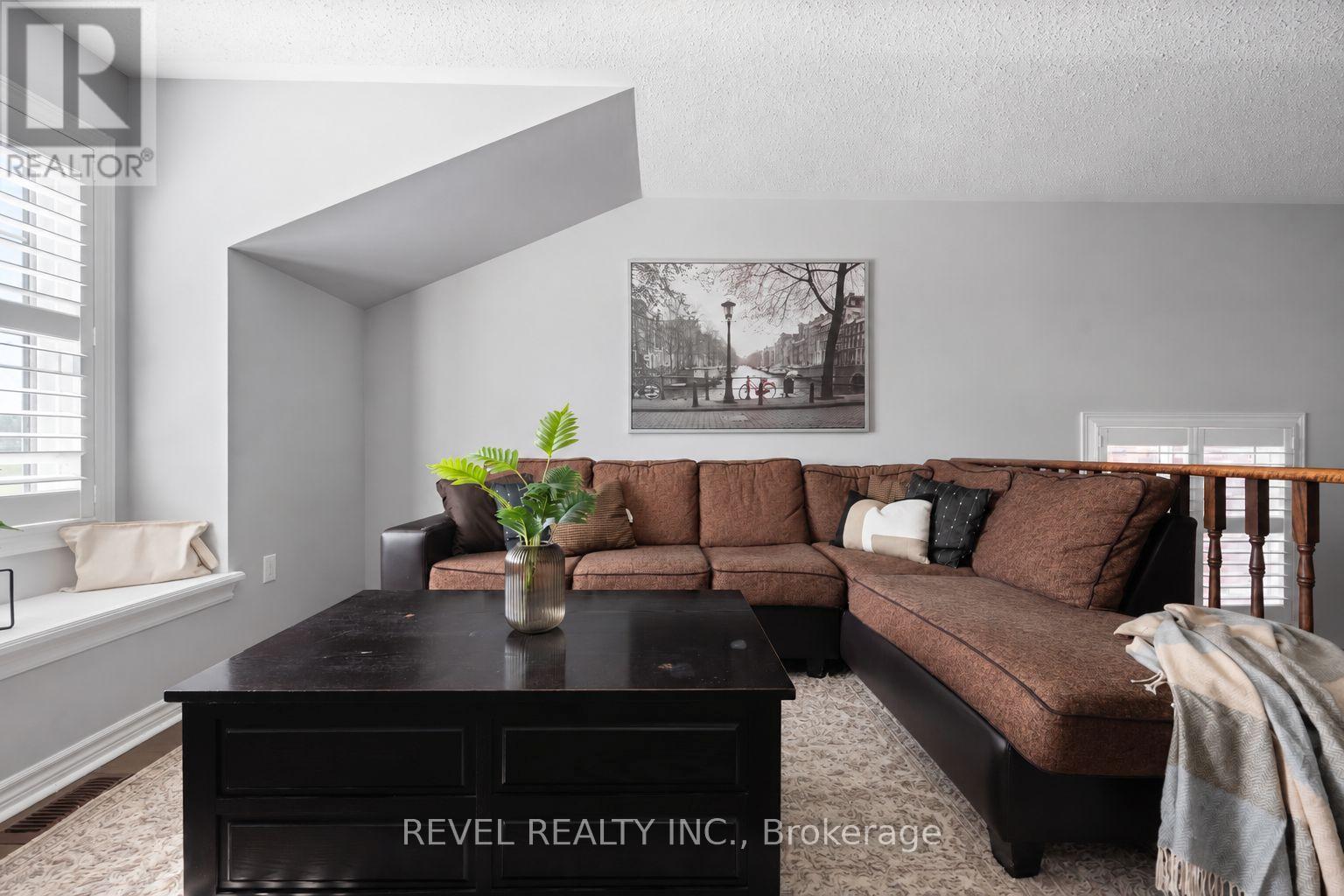 409 Tansley Street Property Photo 29