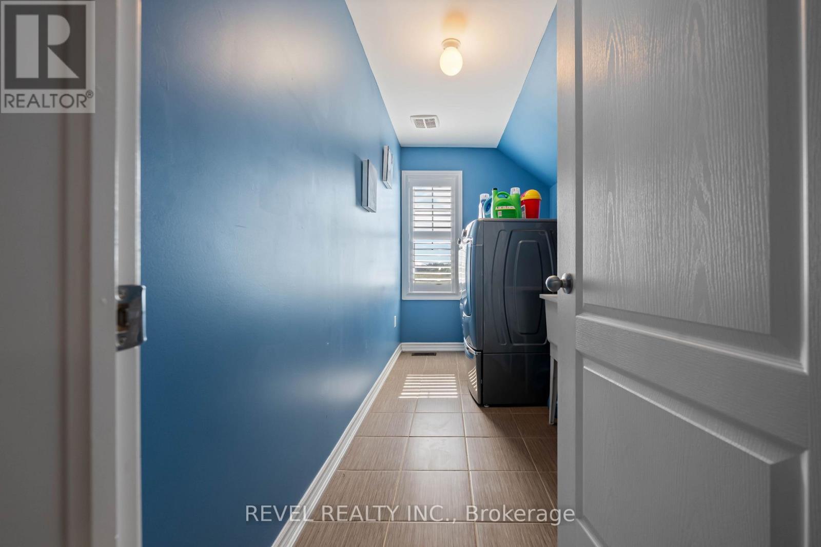 409 Tansley Street Property Photo 33