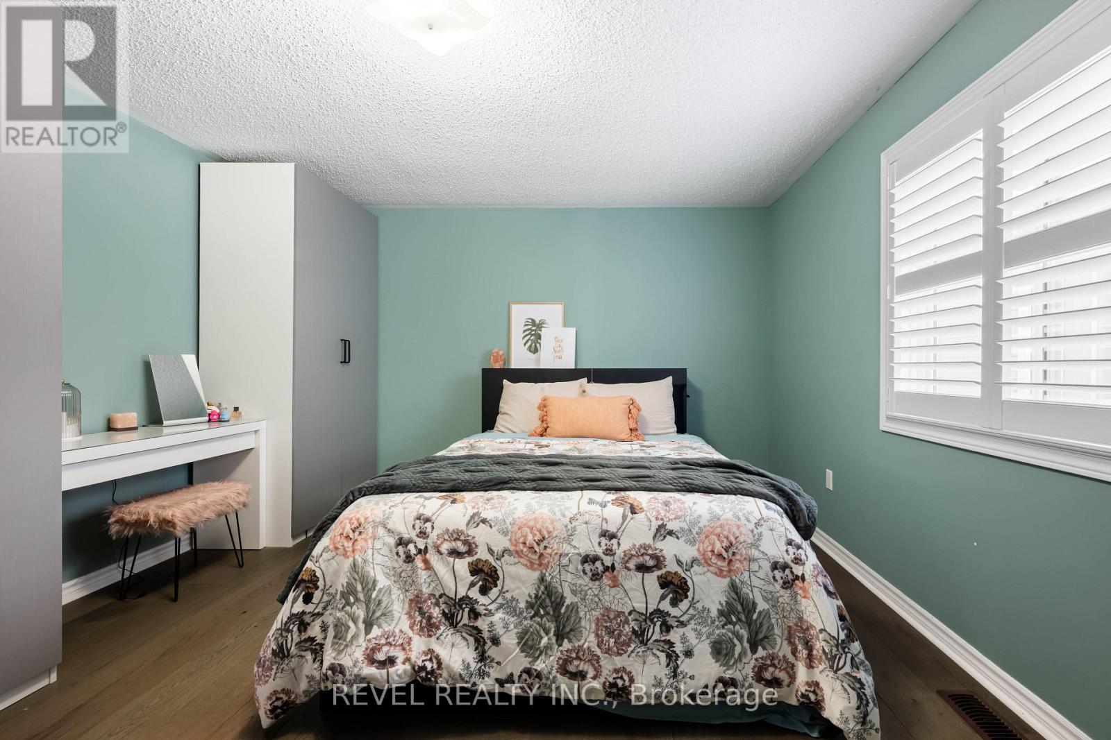 409 Tansley Street Property Photo 37