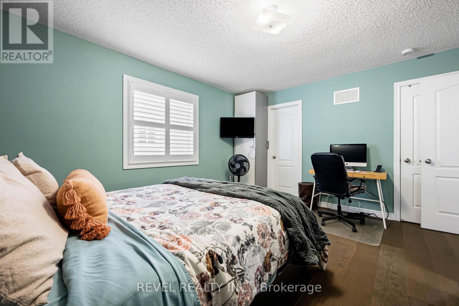 409 Tansley Street Property Photo 39