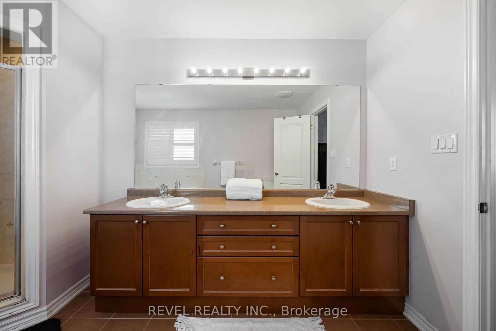 409 Tansley Street Property Photo 42