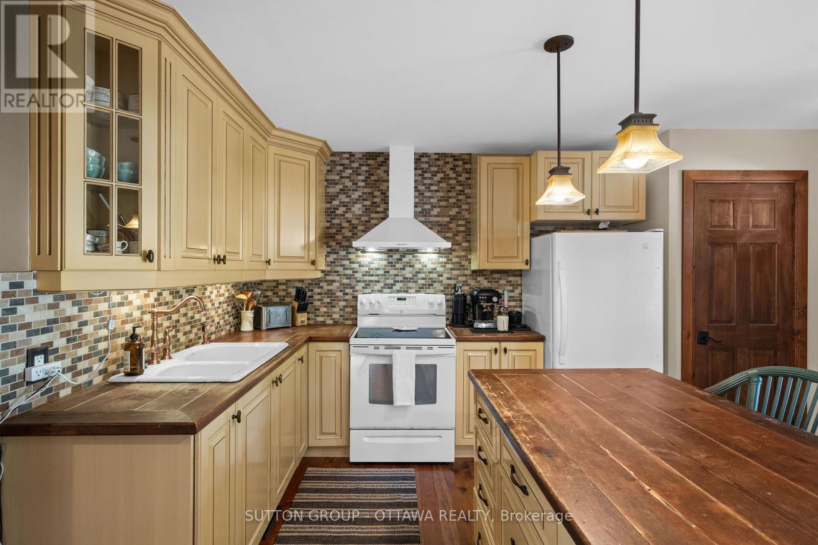 40 Sabourin Street Property Photo 10