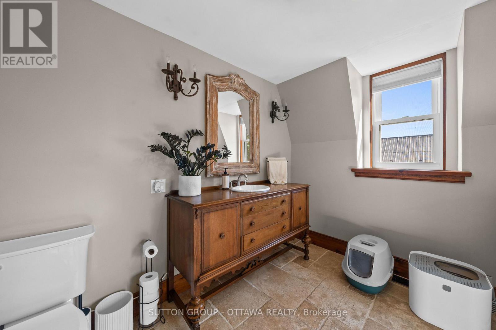 40 Sabourin Street Property Photo 28