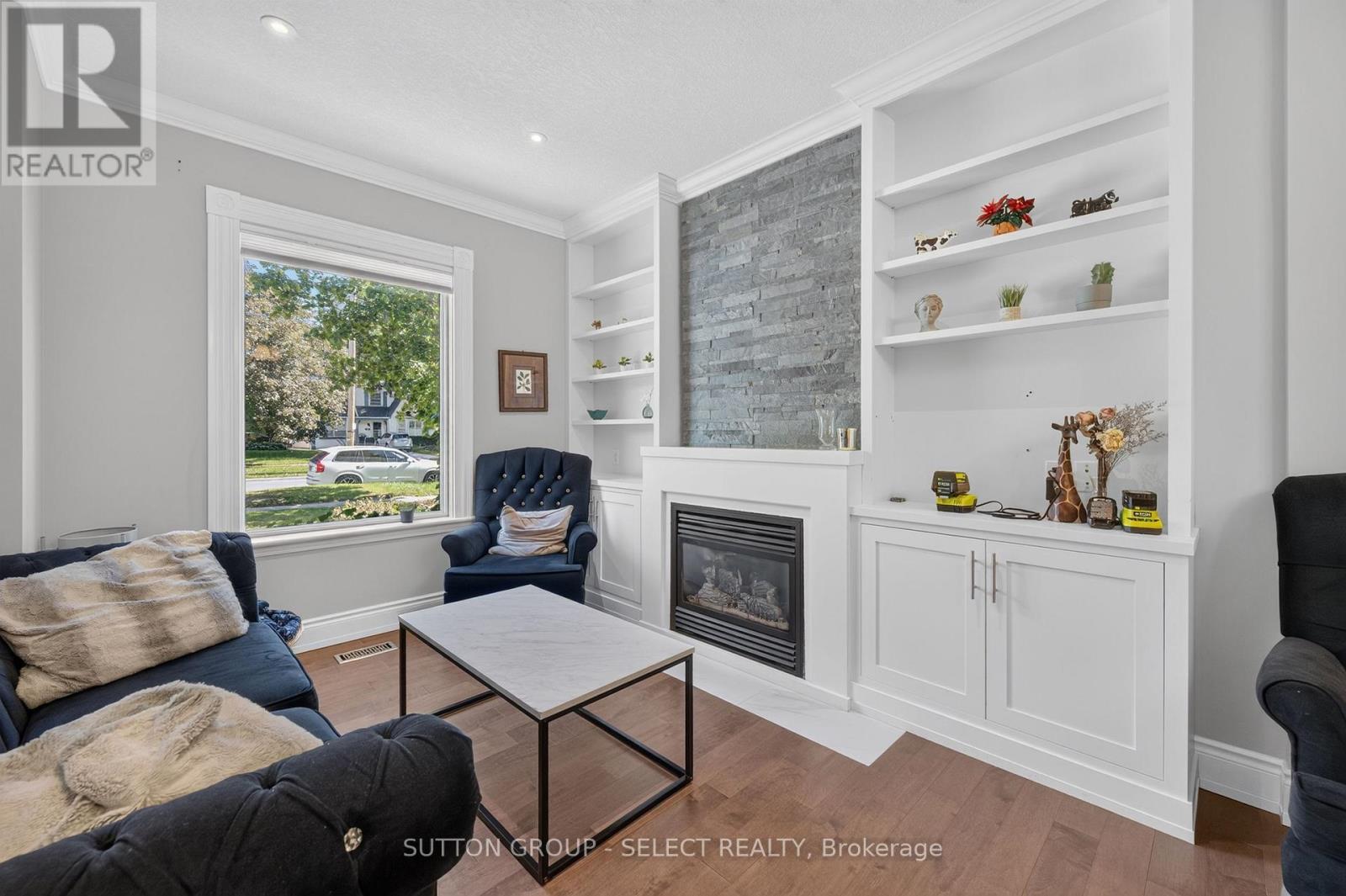 943 Colborne Street Property Photo 3