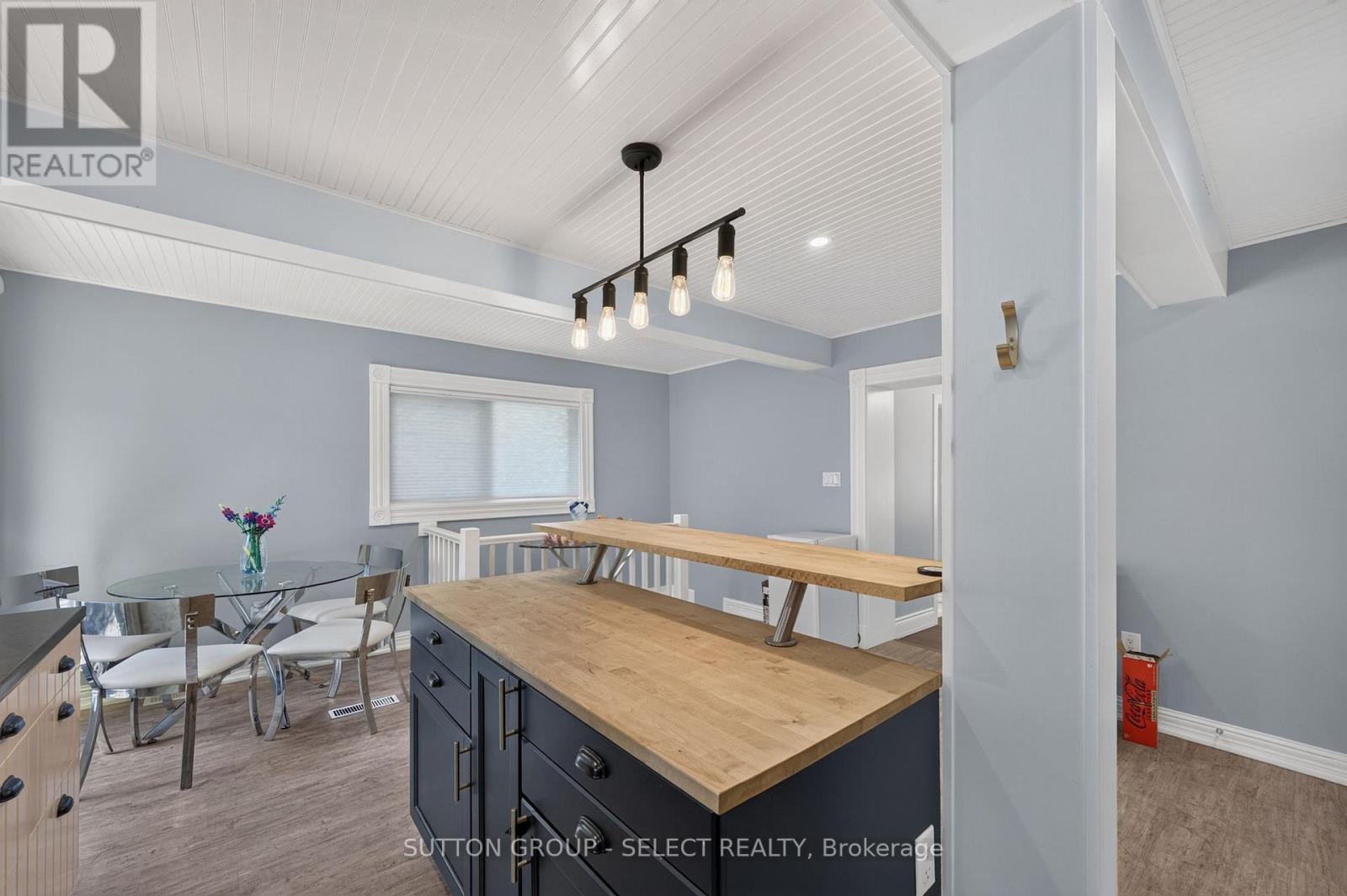 943 Colborne Street Property Photo 12
