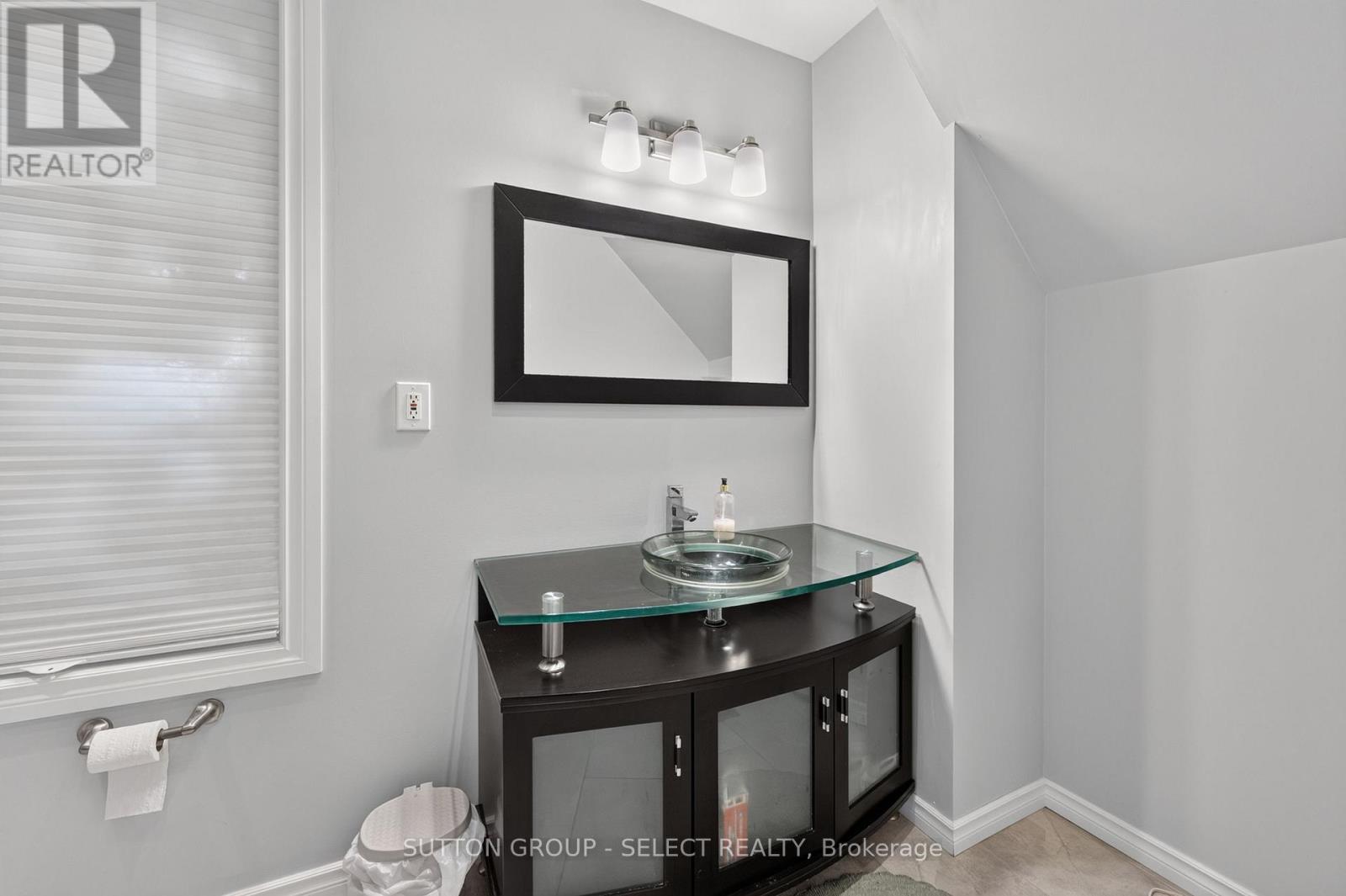 943 Colborne Street Property Photo 16