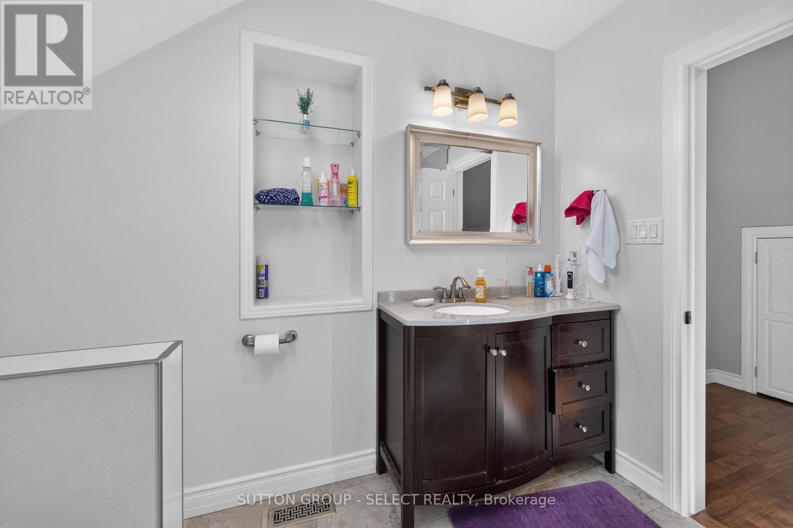 943 Colborne Street Property Photo 25
