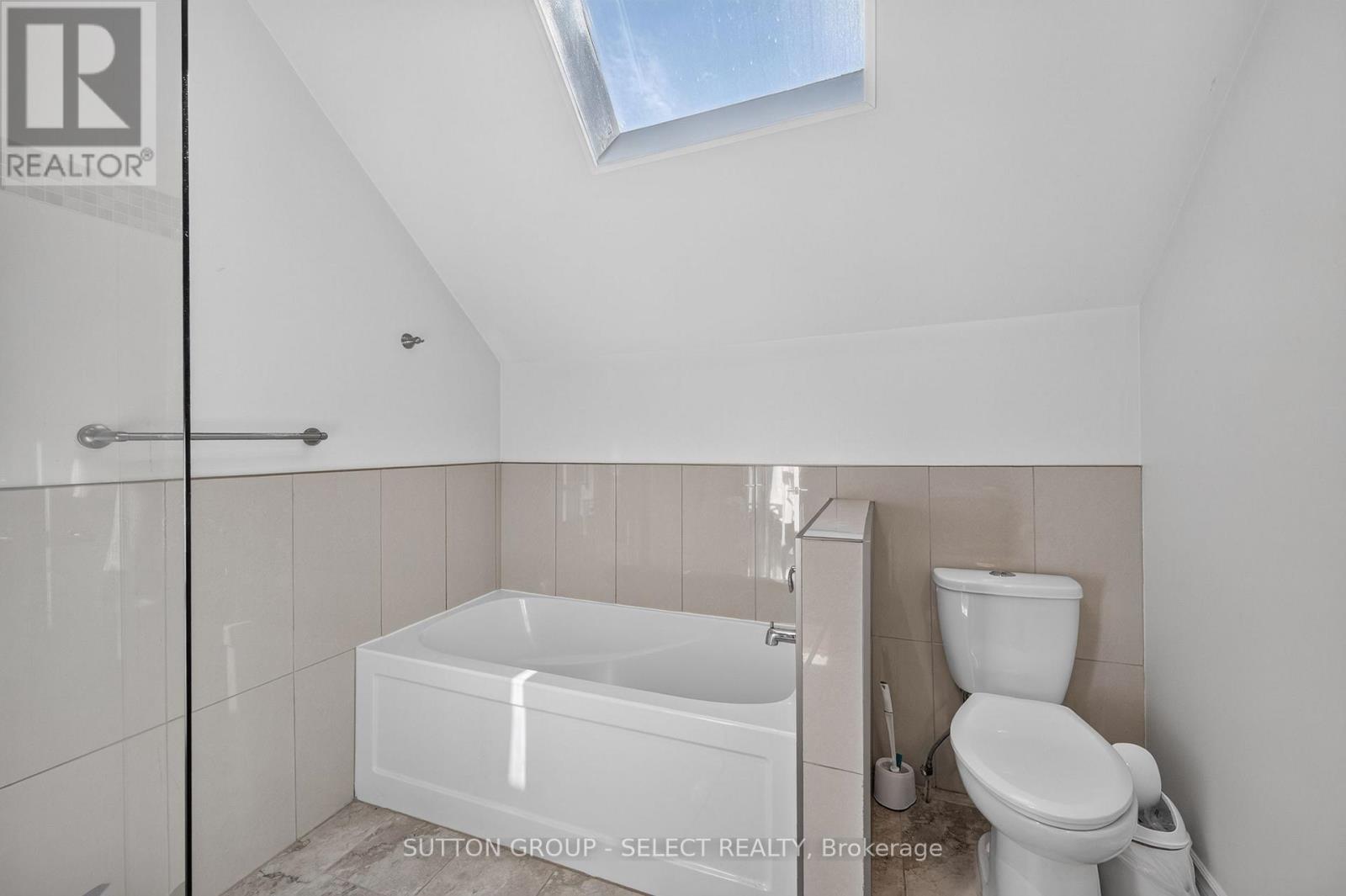 943 Colborne Street Property Photo 26