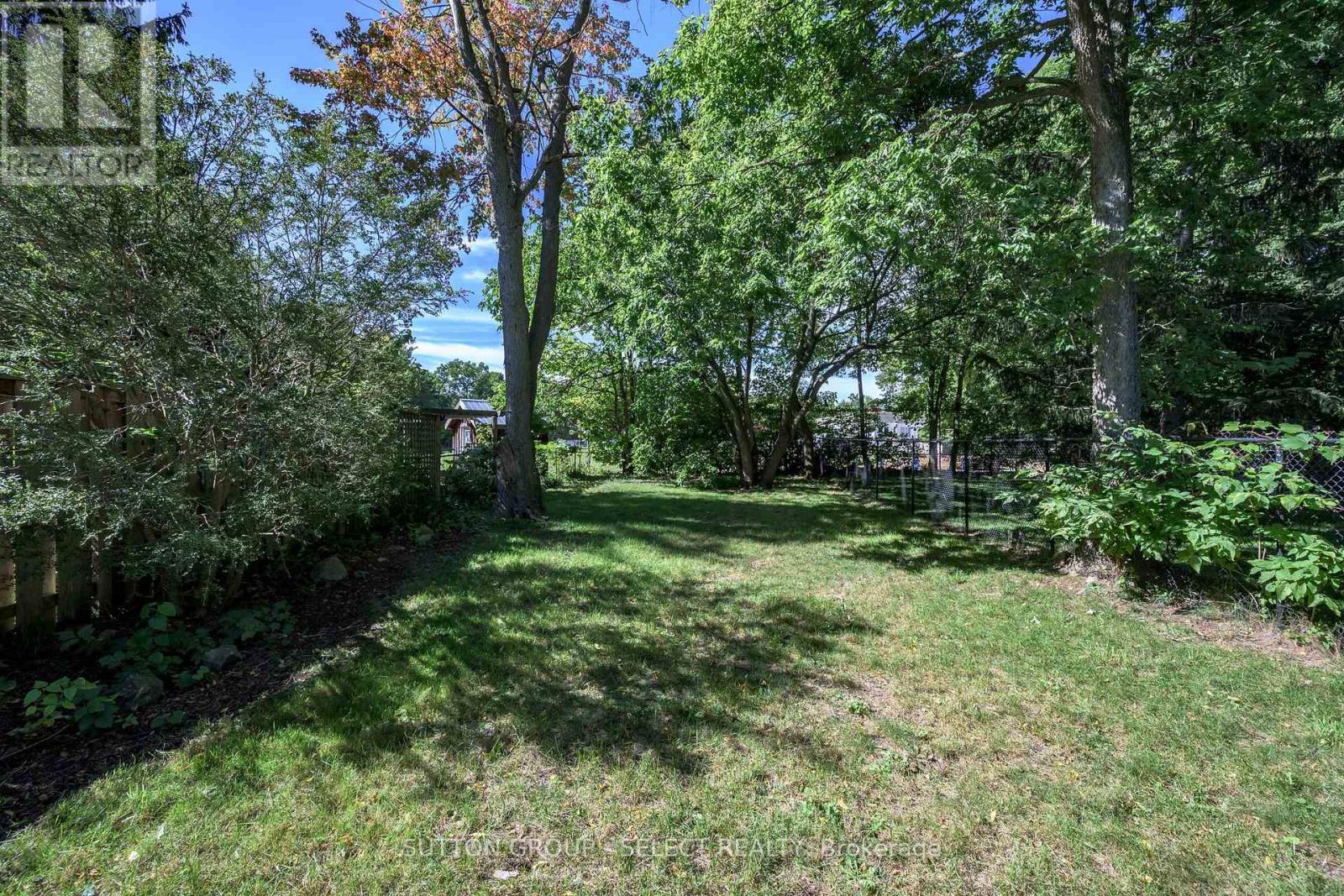 943 Colborne Street Property Photo 32