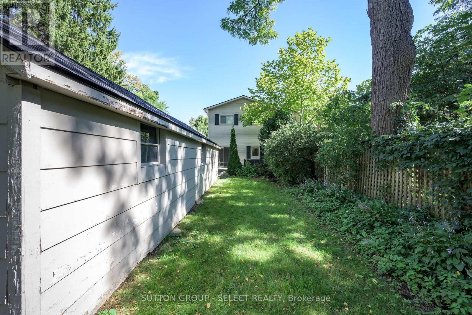 943 Colborne Street Property Photo 33