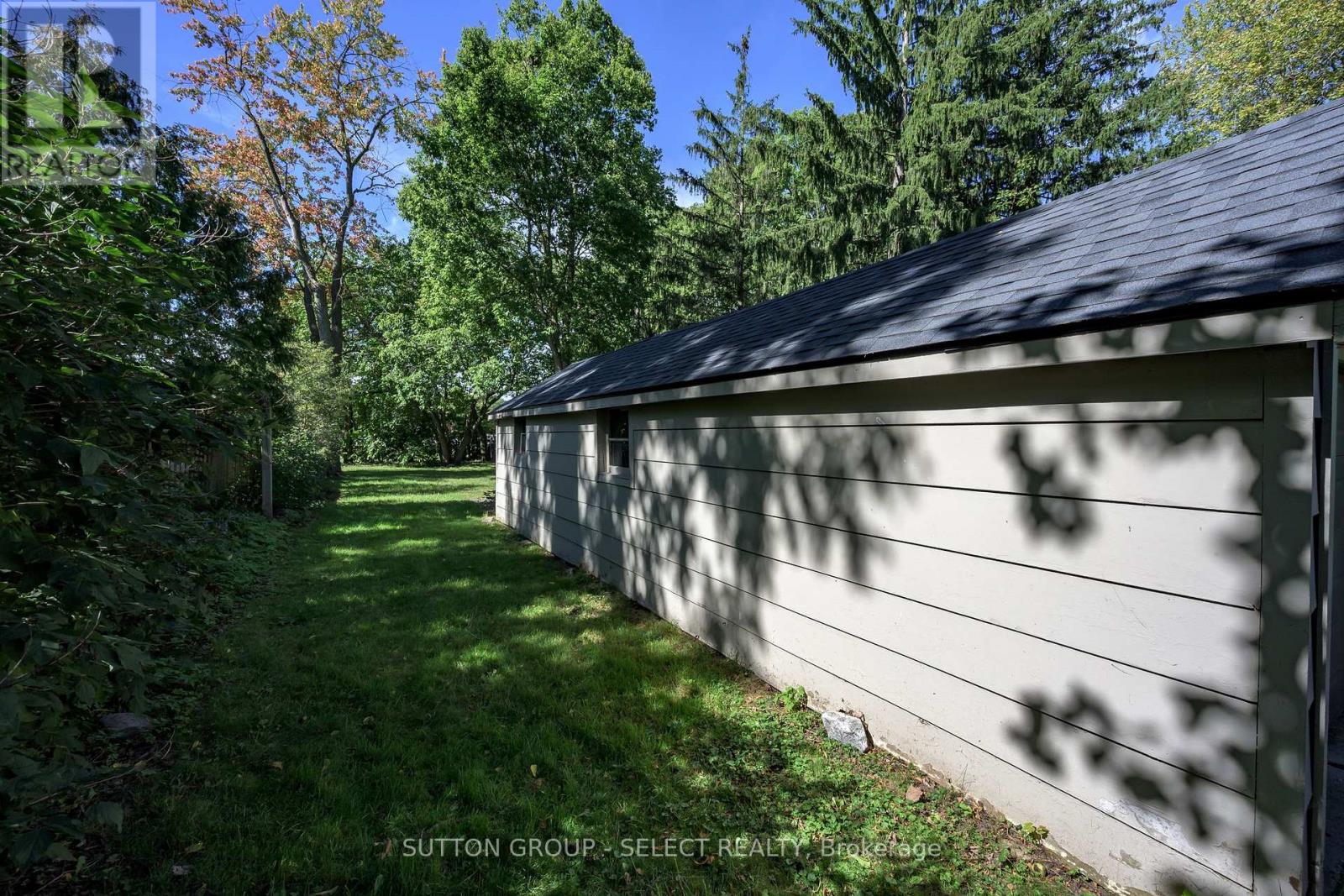 943 Colborne Street Property Photo 34