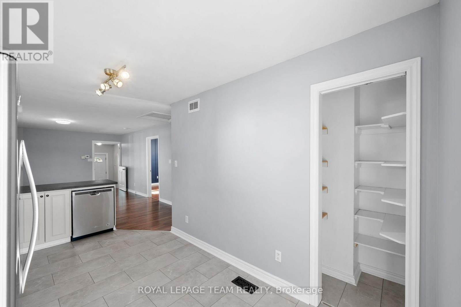 2952 Lough Road Property Photo 9