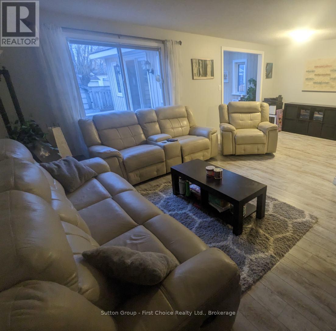 18 Moderwell Street Property Photo 3