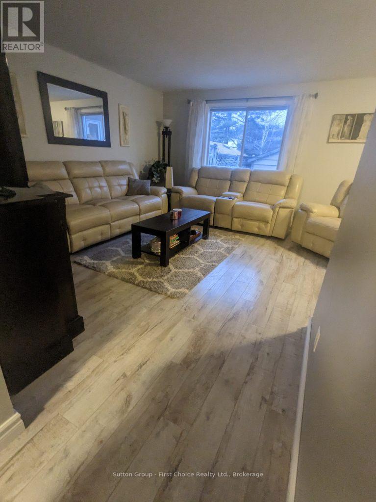 18 Moderwell Street Property Photo 11