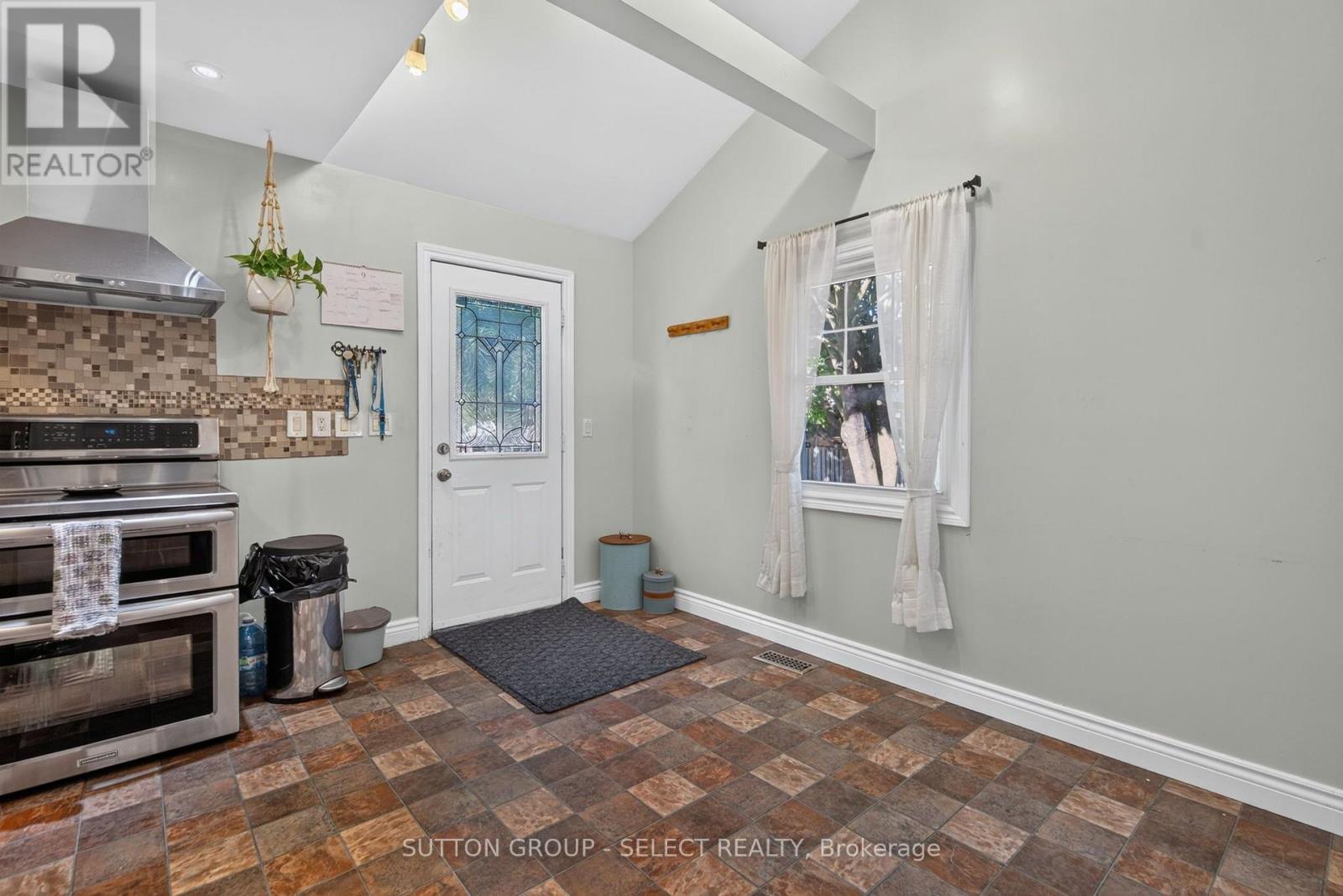 2010 Trafalgar Street Property Photo 11