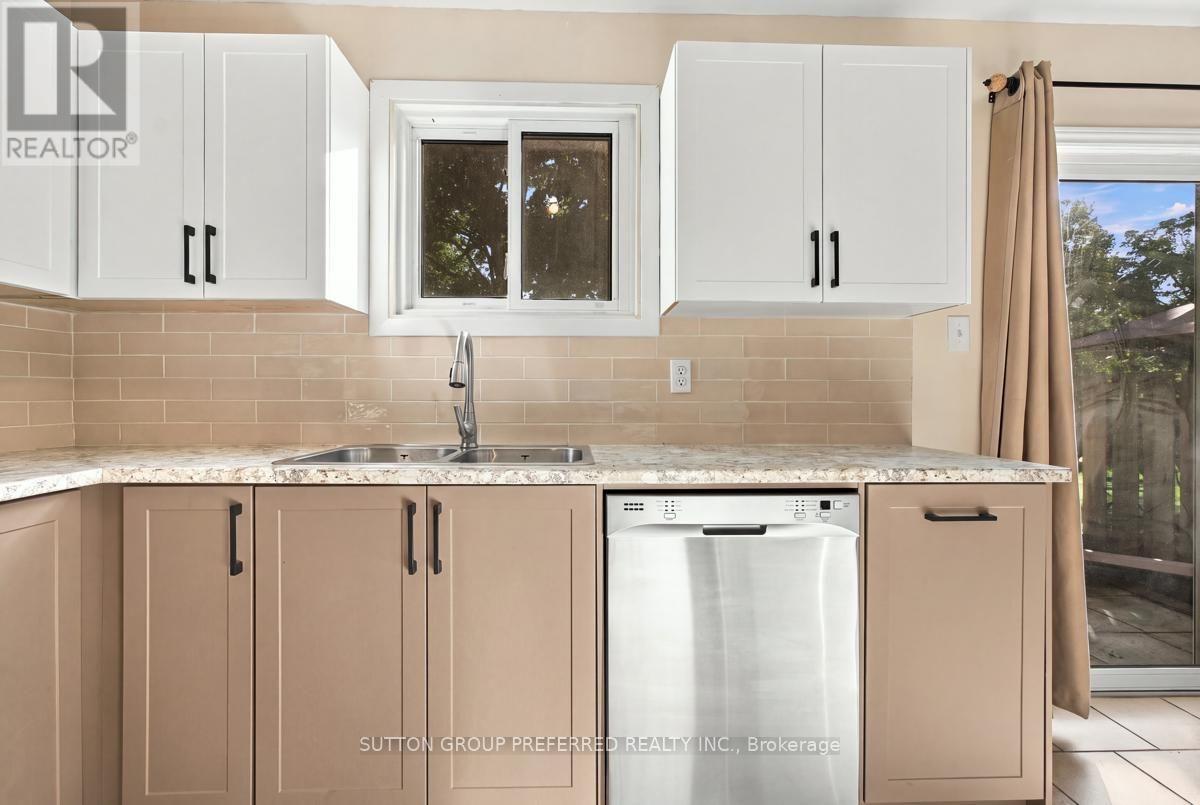 32 - 1318 Highbury Avenue N Property Photo 6