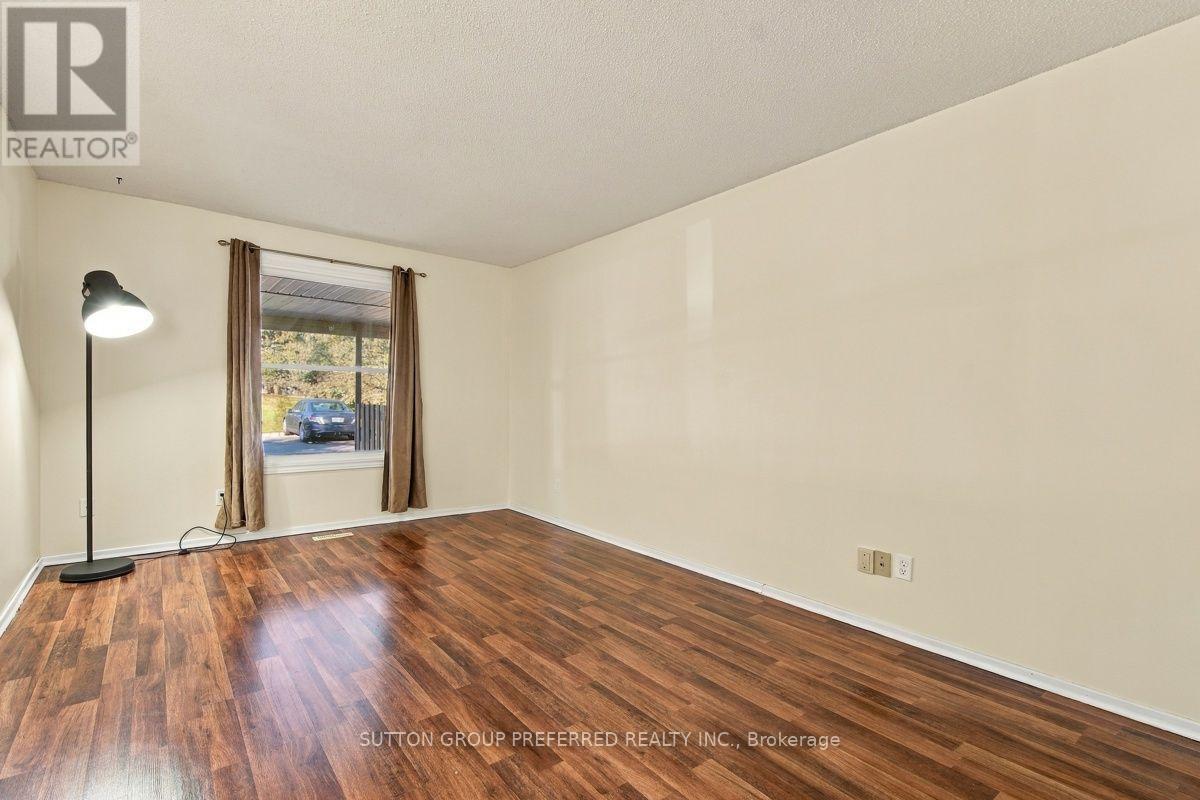 32 - 1318 Highbury Avenue N Property Photo 8