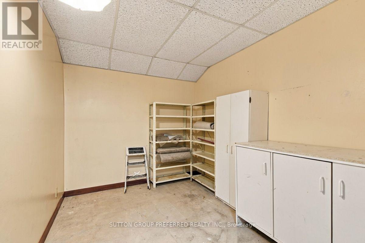 32 - 1318 Highbury Avenue N Property Photo 32