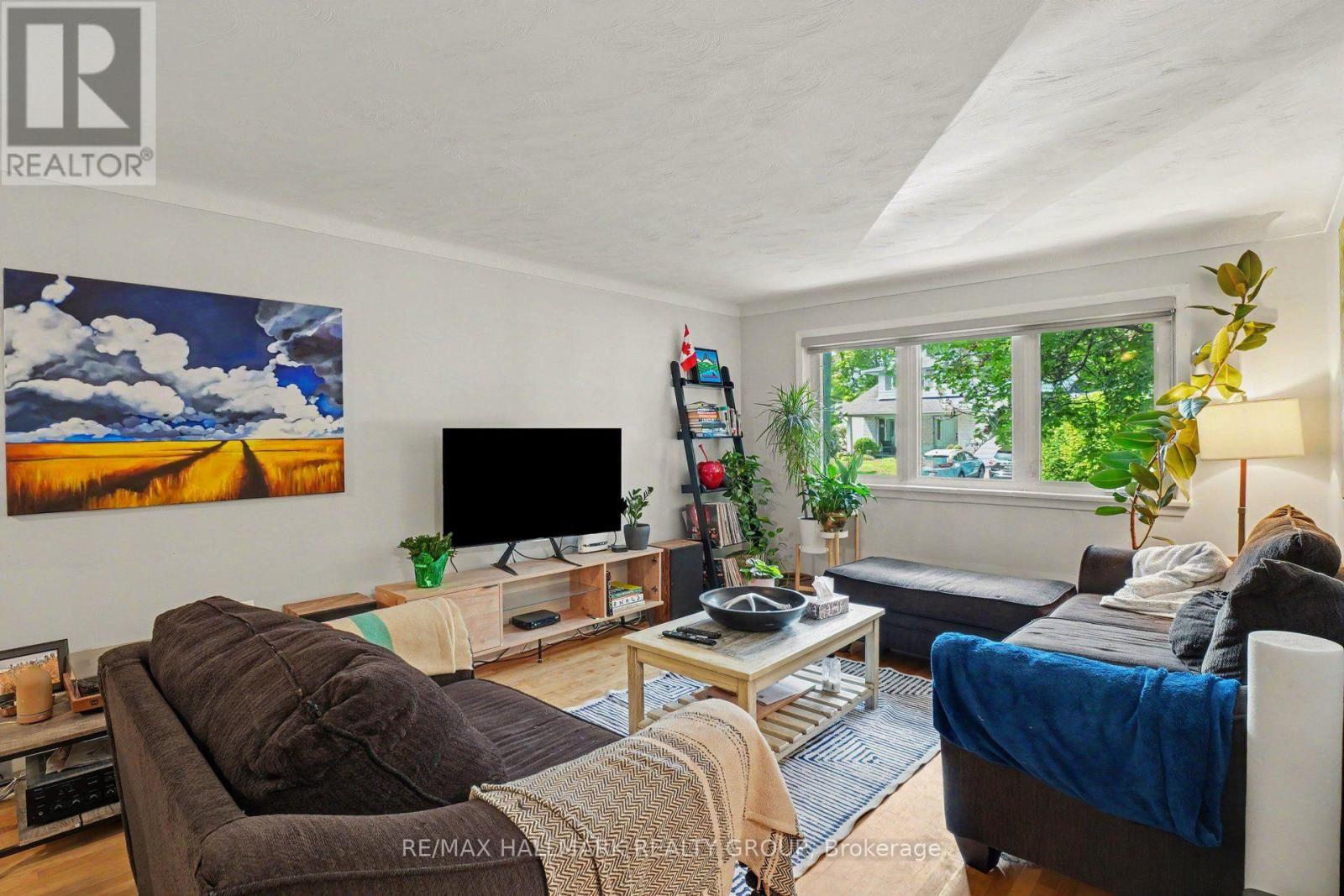 657 Golden Avenue Property Photo 5
